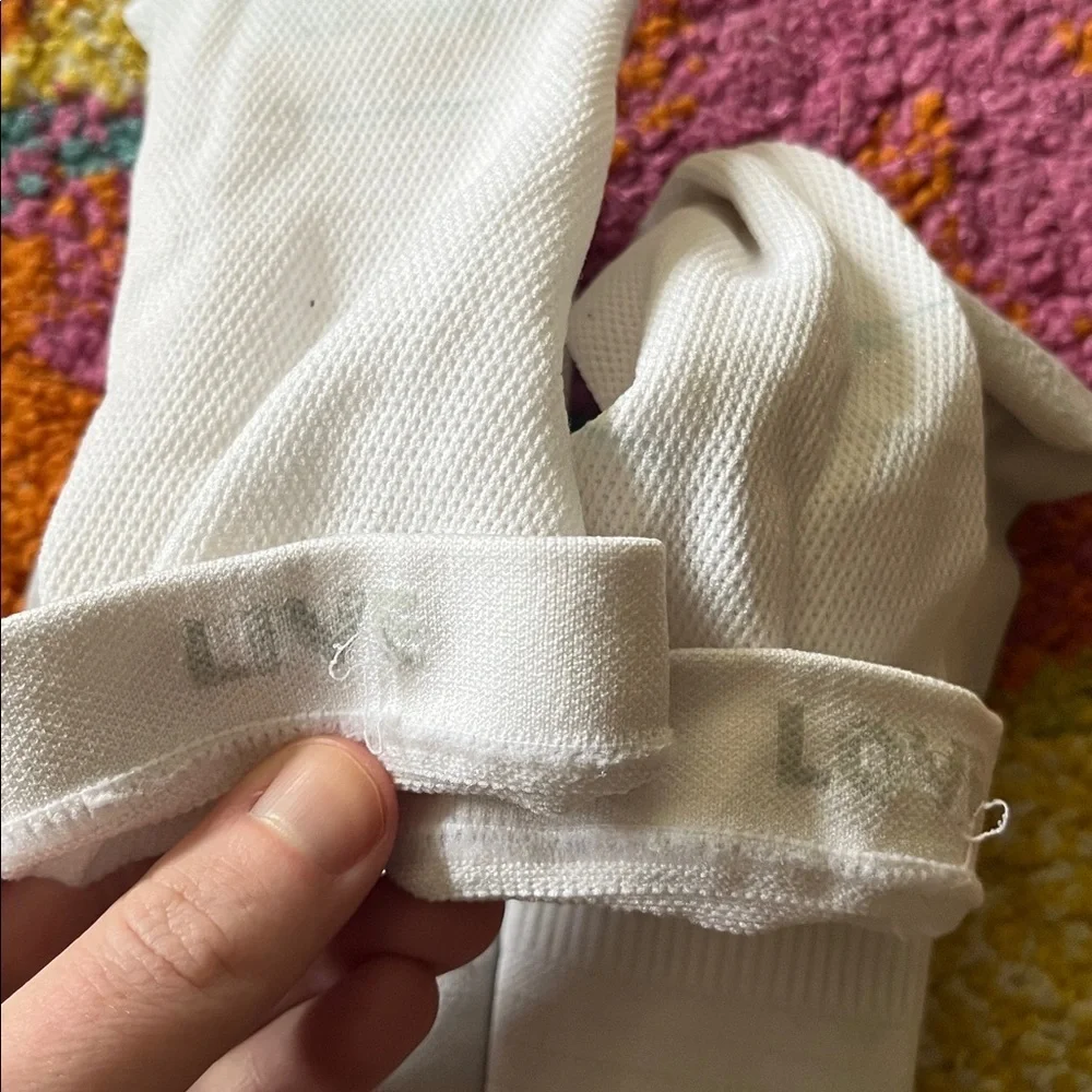 WOMENS SMALL LULULEMON COMPRESSION SOCKS